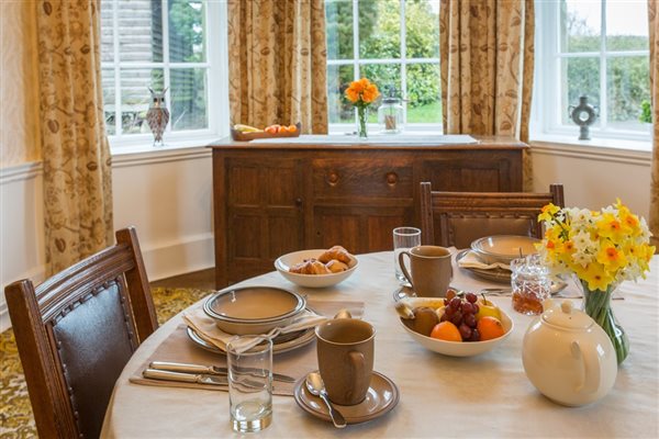 breakfast room